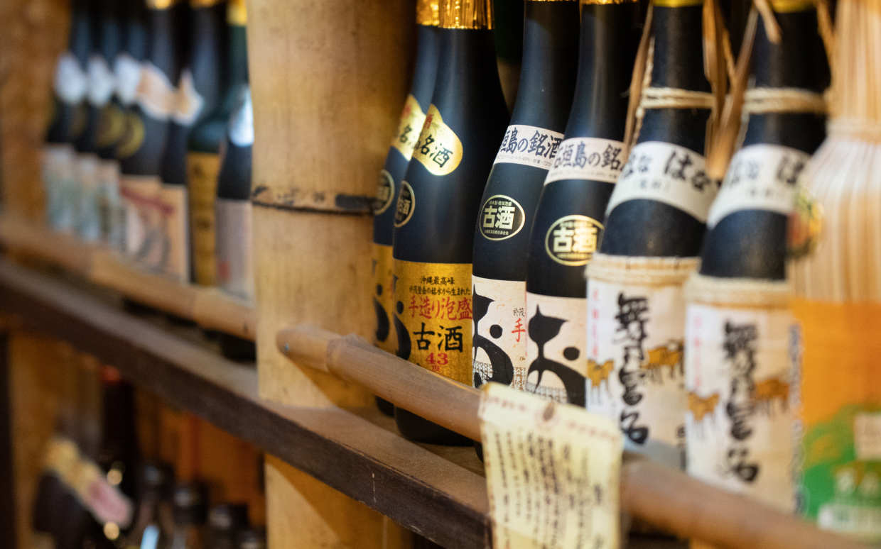 創業100年以上、地元と歩む酒屋です。